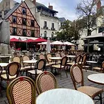 - Grand - Centre Parking Gratuit