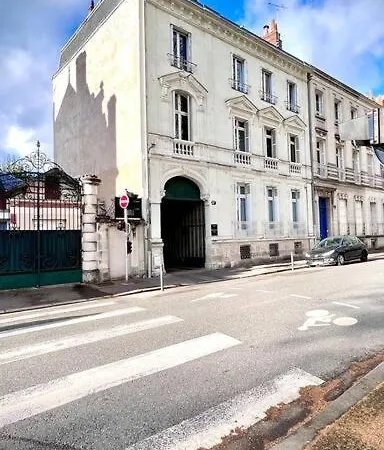 - Grand - Centre Parking Gratuit *