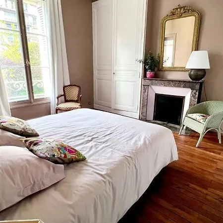 - Grand - Centre Parking Gratuit