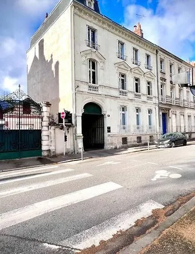 - Grand - Centre Parking Gratuit *