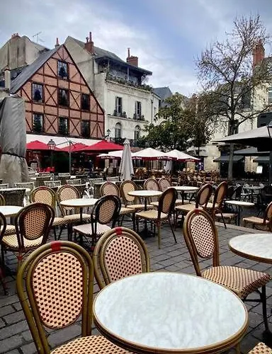 - Grand - Centre Parking Gratuit